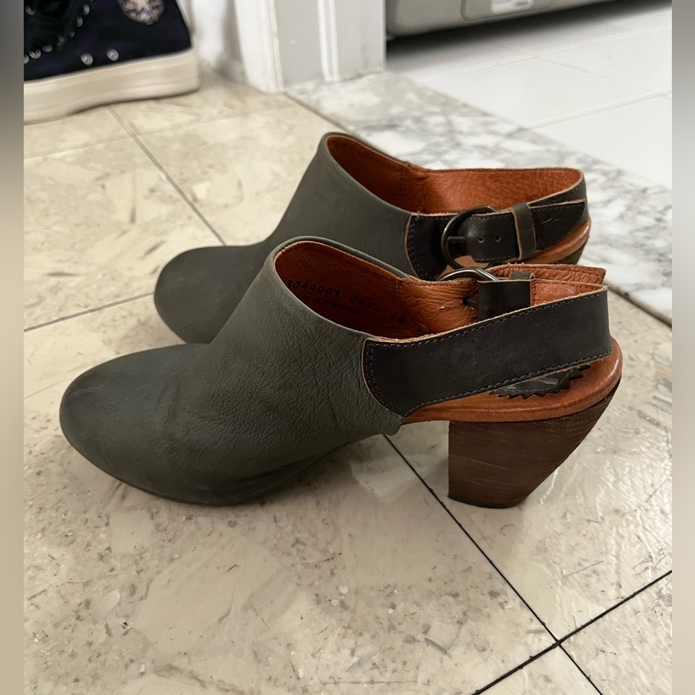 LONDON FLY ROUNDED TOE SLINGBACK/ CLOGS - Picture 9 of 16
